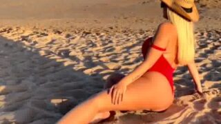 Wanda Nara!! Sexy on beach