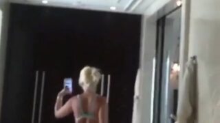 Wanda Nara – Hot sexy bikini!!