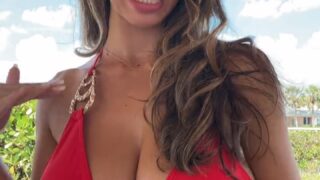 Jasmingloverr show boobs sexy in bikini -video porn